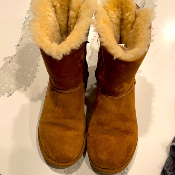 UGGS Bailey Bow size 6 - Picture 5 of 7